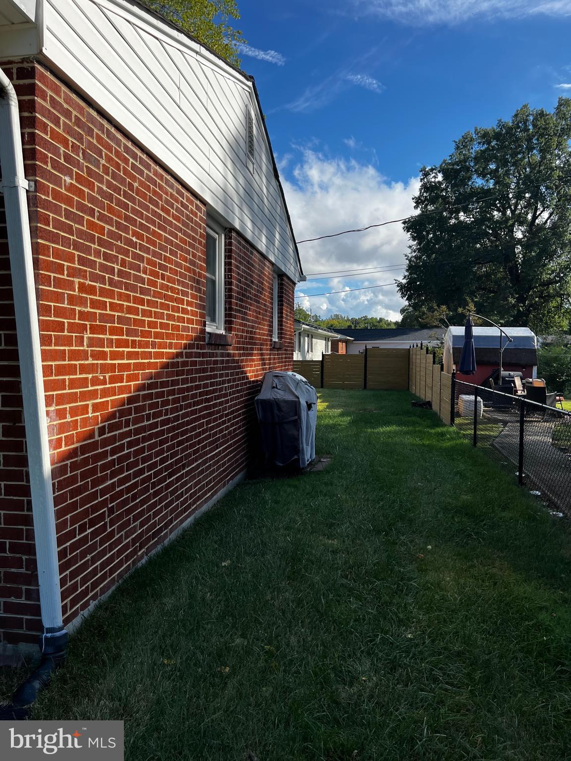 WOODLAND VILLAGE IND HEA - Residential Lease