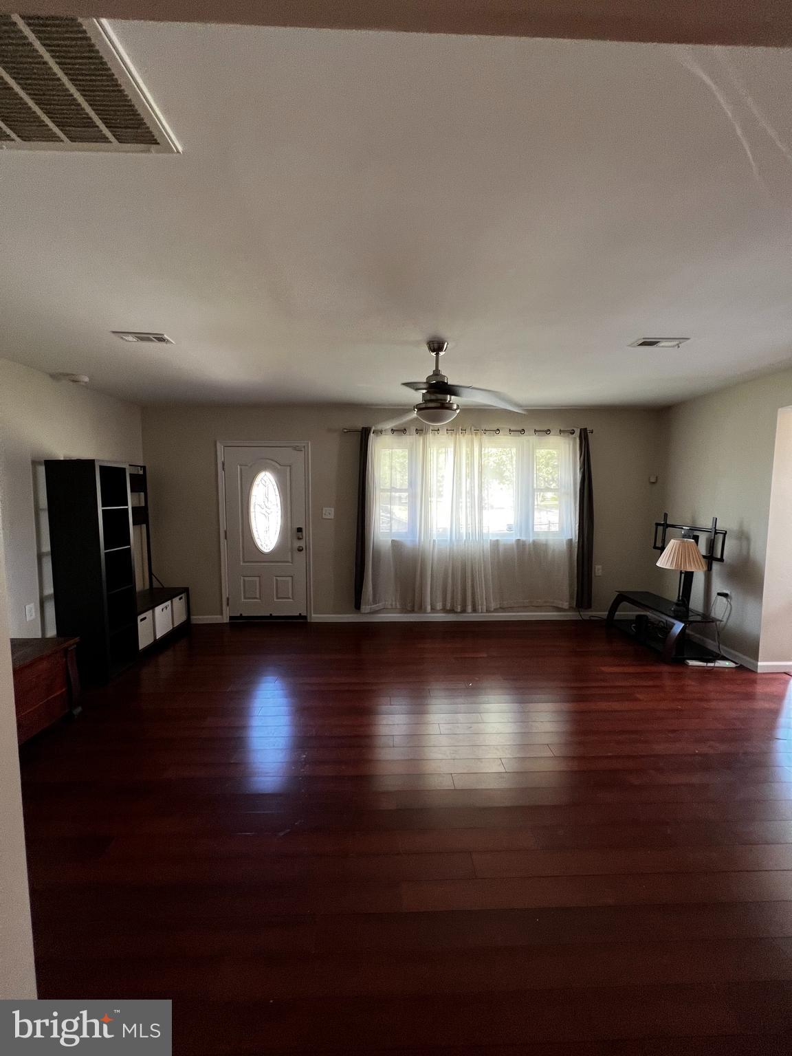 WOODLAND VILLAGE IND HEA - Residential Lease