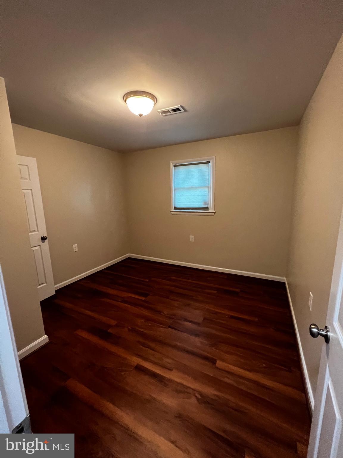 WOODLAND VILLAGE IND HEA - Residential Lease