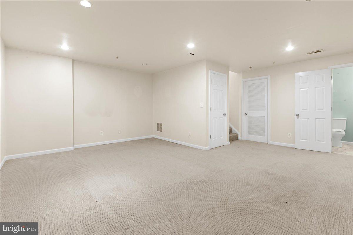 SOUTH RIVER COLONY - Residential