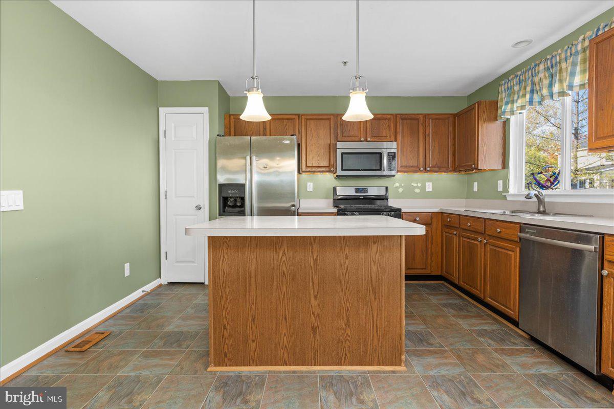 SOUTH RIVER COLONY - Residential