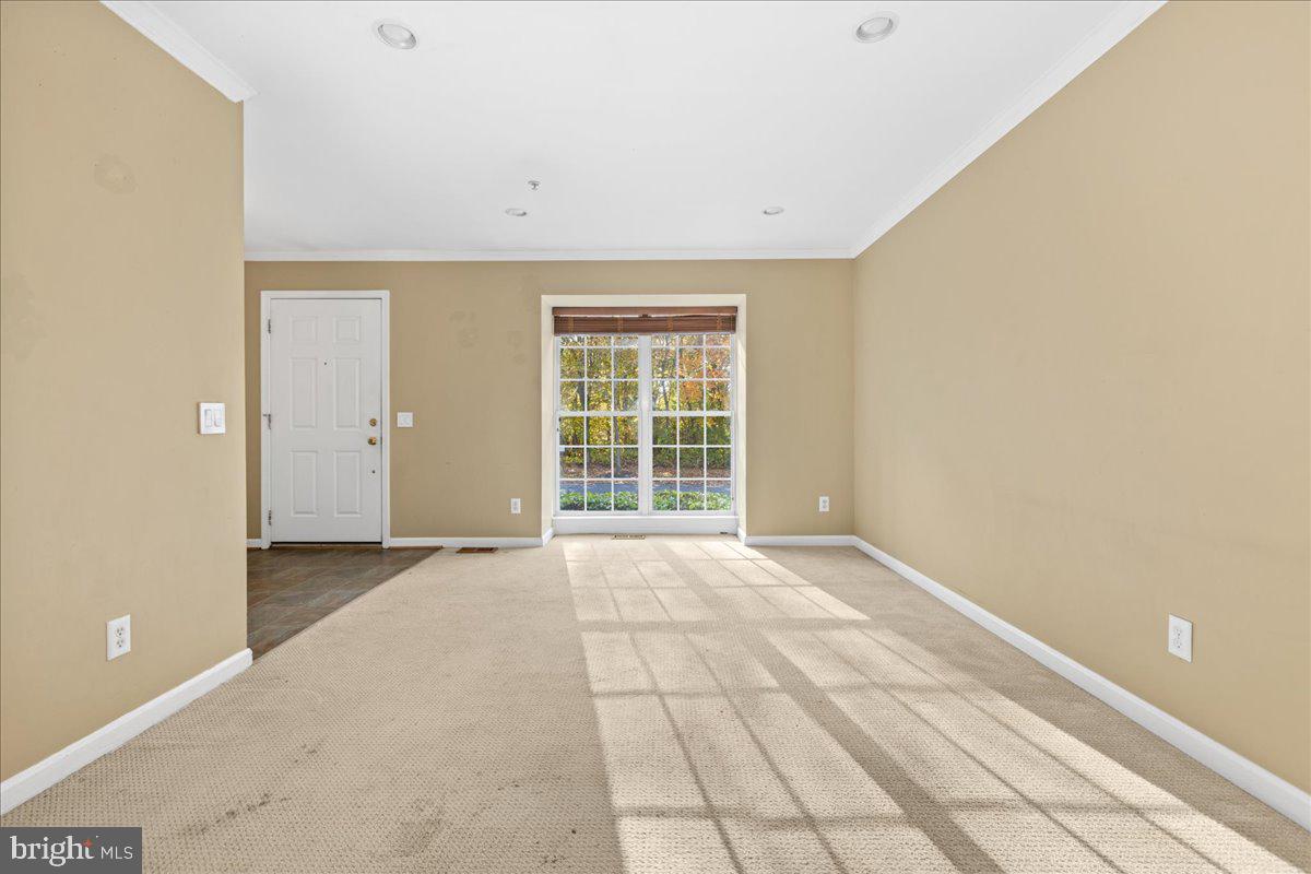 SOUTH RIVER COLONY - Residential