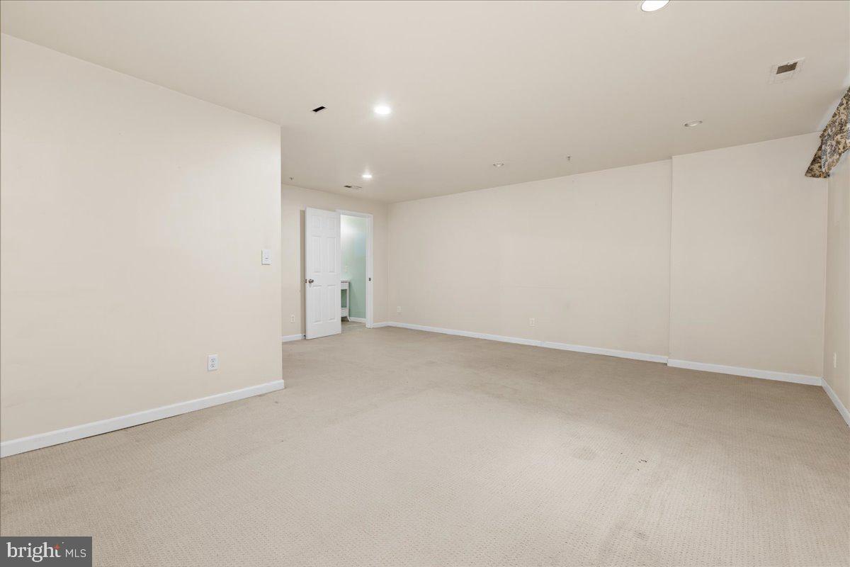 SOUTH RIVER COLONY - Residential