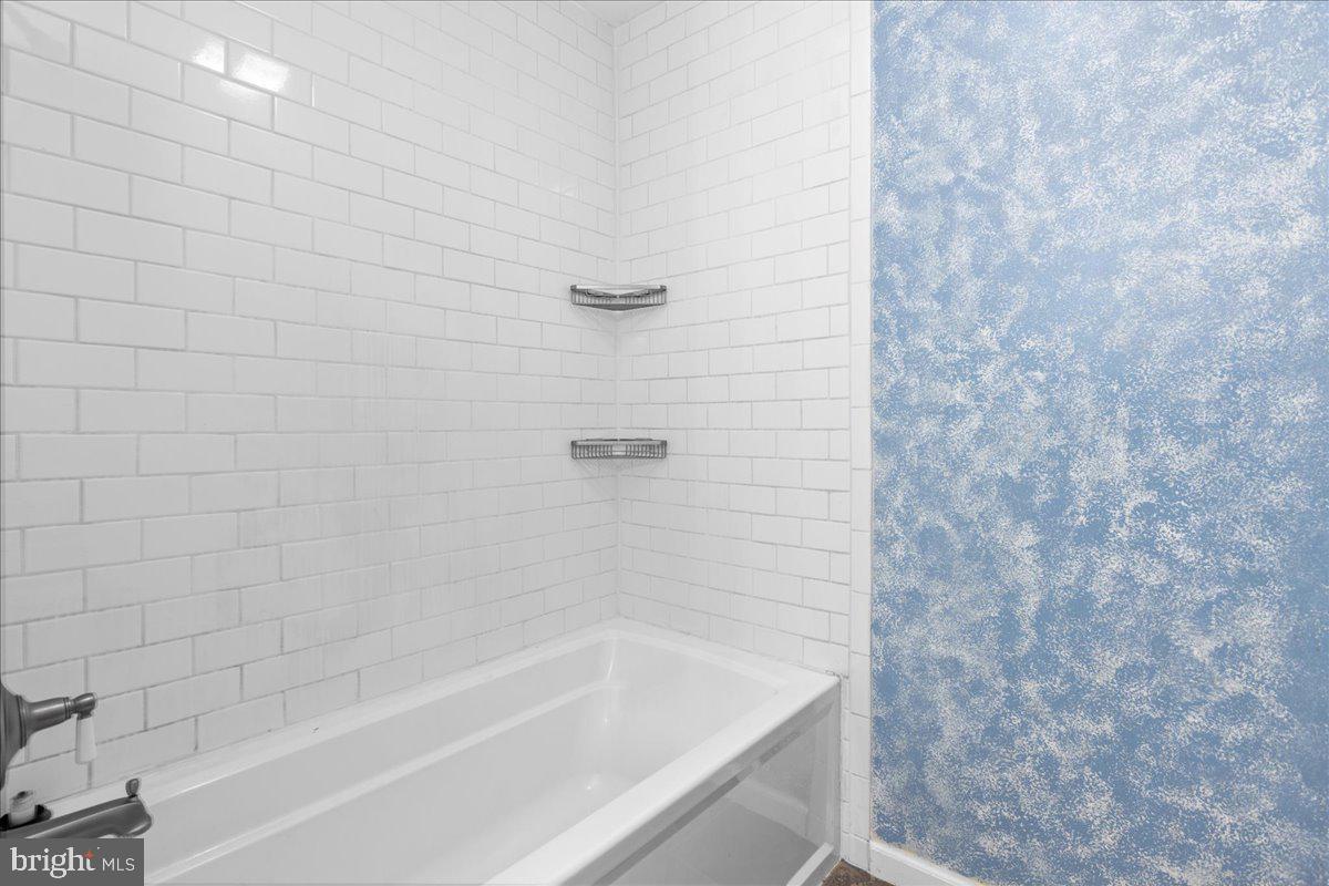 SOUTH RIVER COLONY - Residential