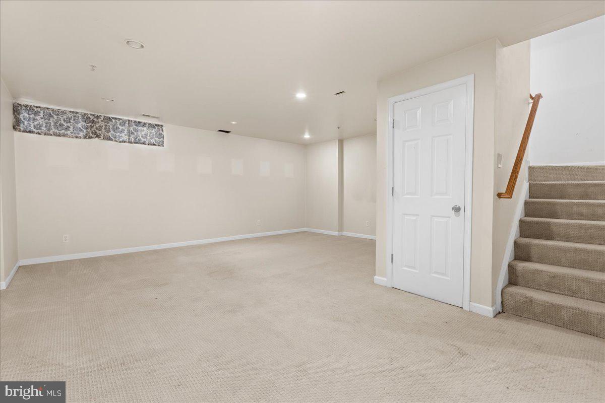 SOUTH RIVER COLONY - Residential