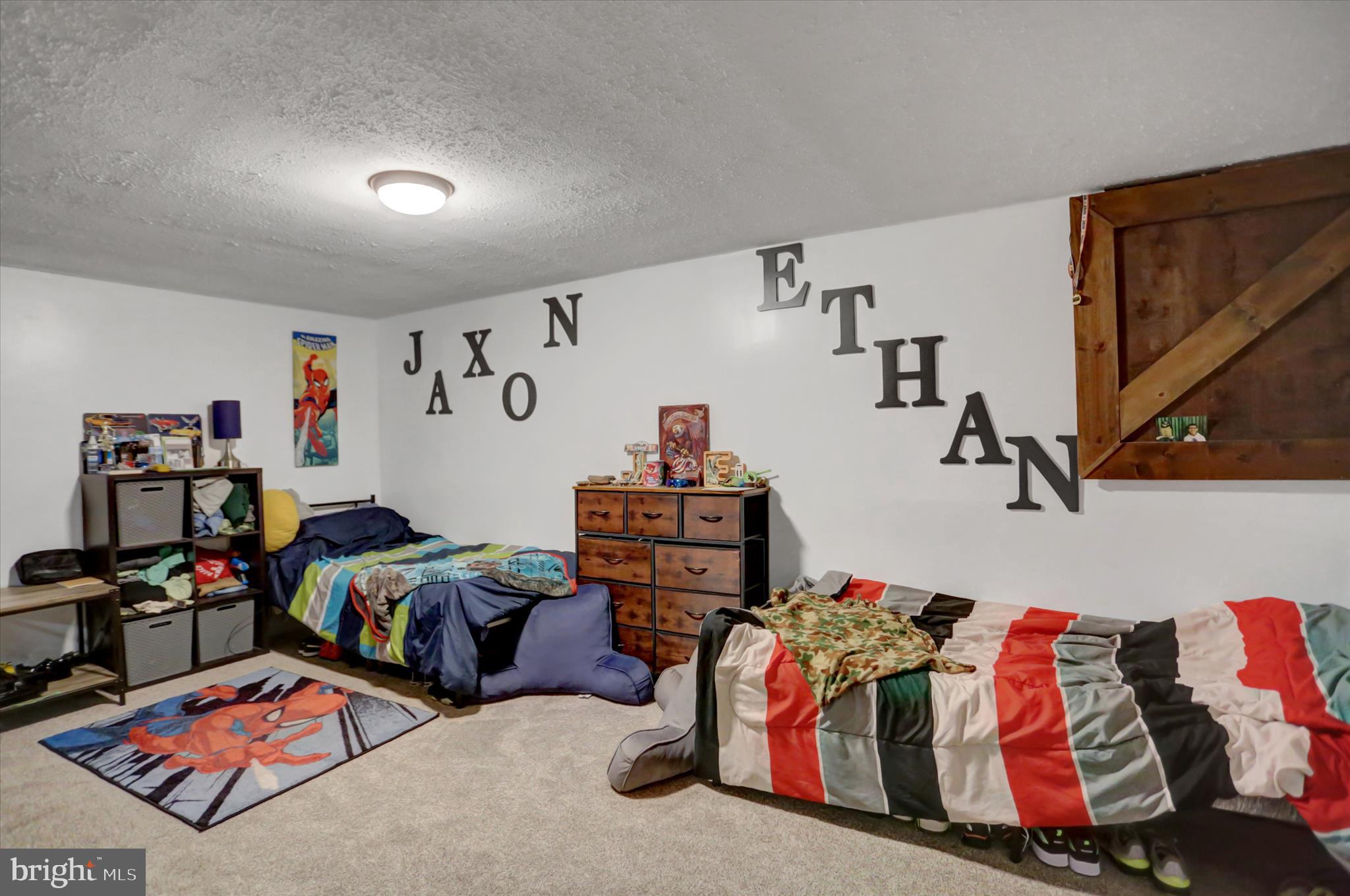 KENSINGTON HEIGHTS - Residential