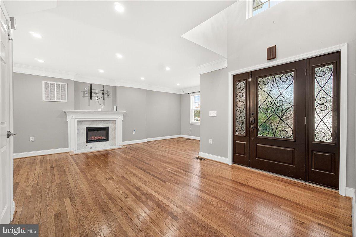 520 LEE PLACE