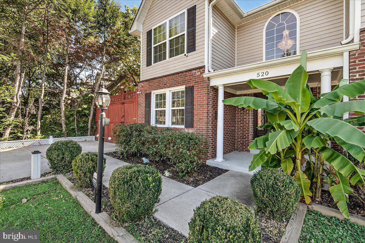 520 LEE PLACE