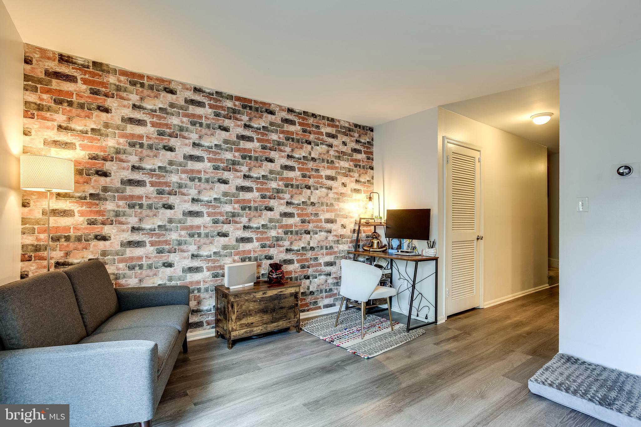 REGENT SQUARE - Residential Lease