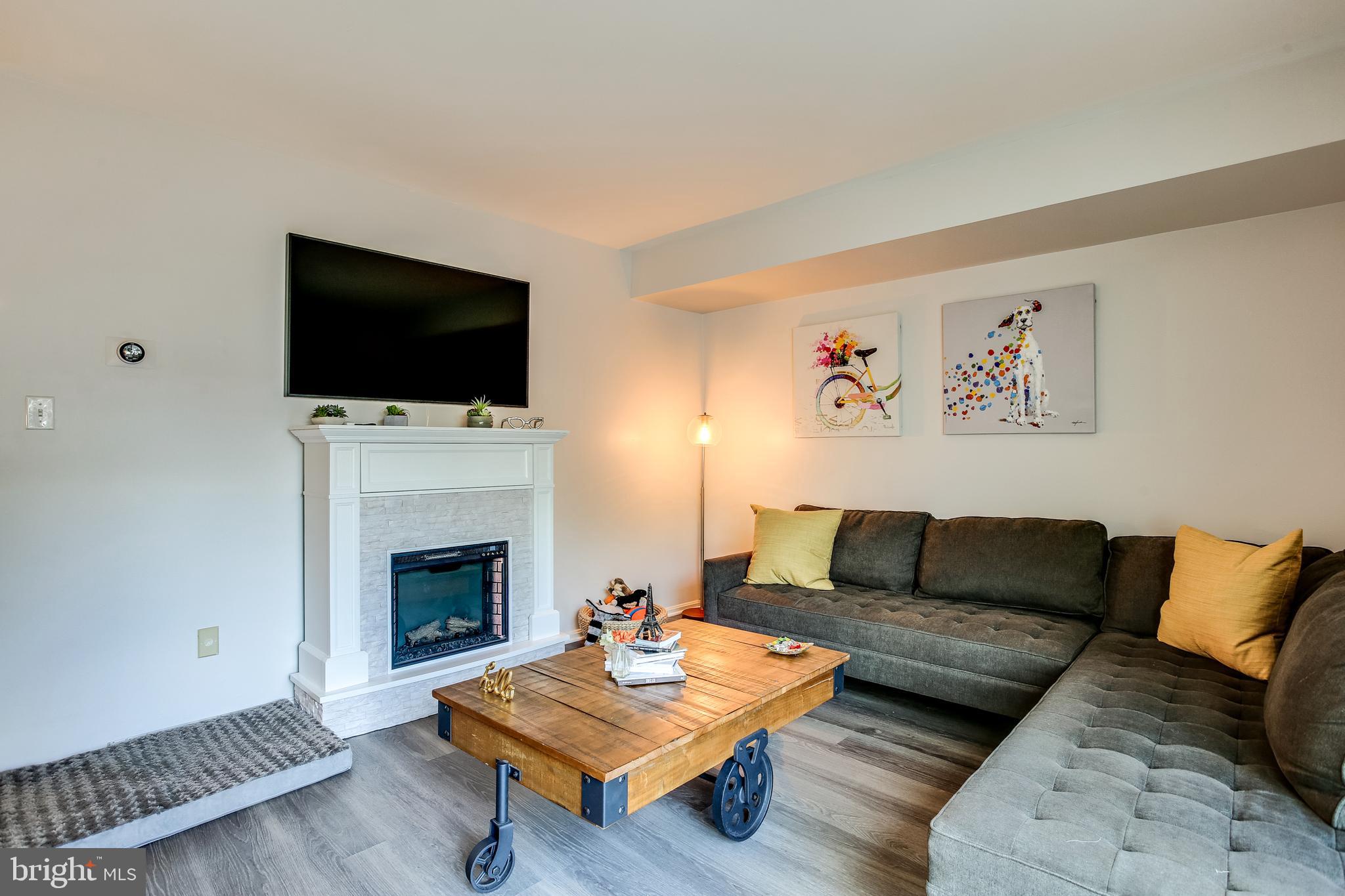 REGENT SQUARE - Residential Lease