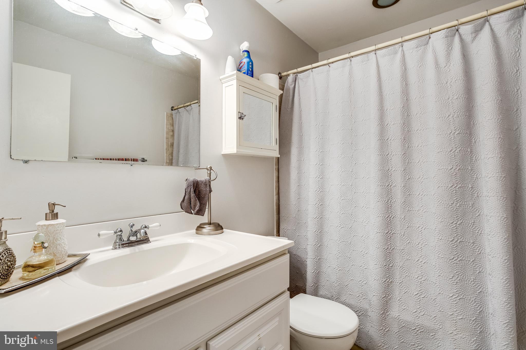 REGENT SQUARE - Residential Lease