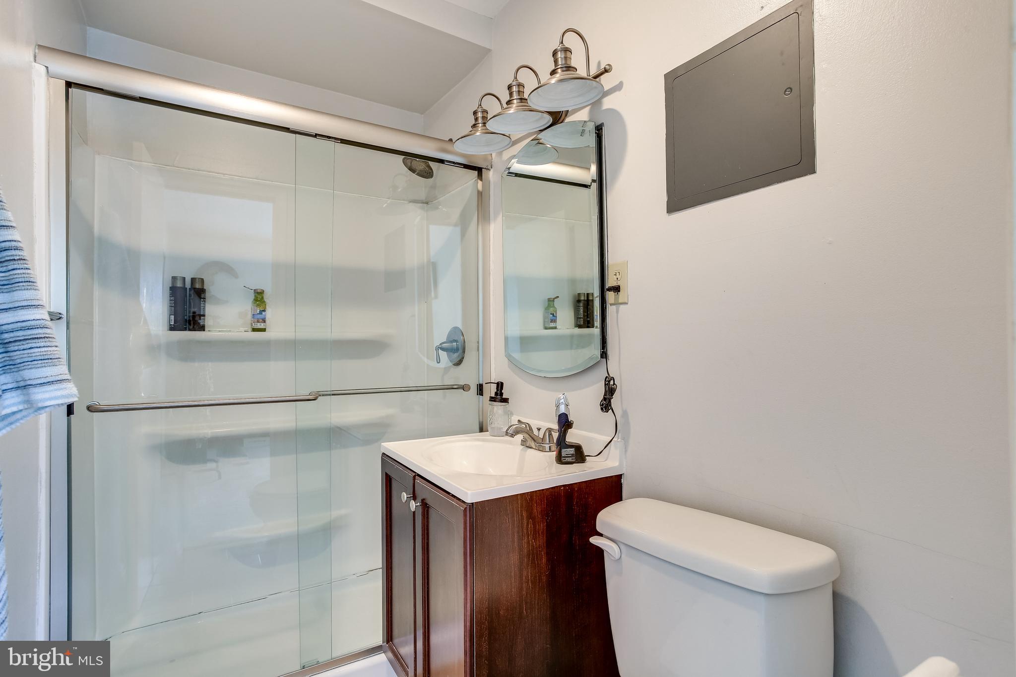 REGENT SQUARE - Residential Lease