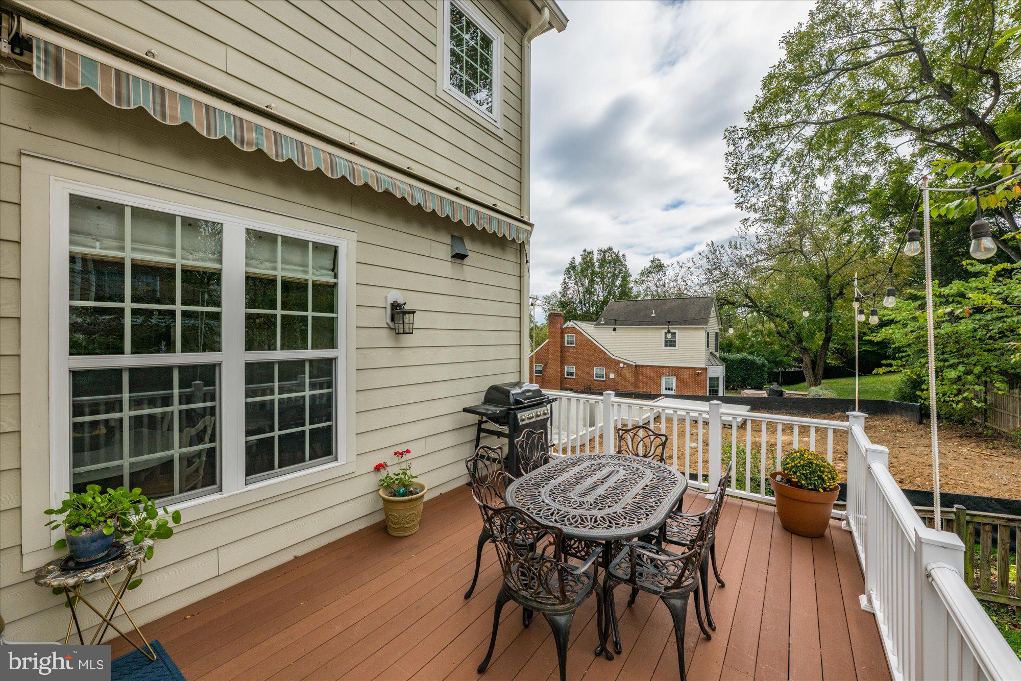 CHEVY CHASE HILLS - Residential