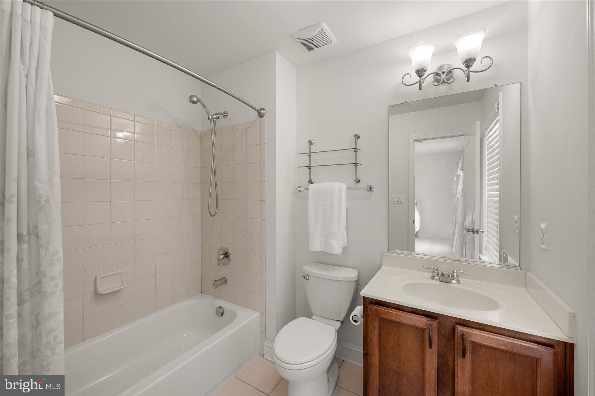 CHEVY CHASE HILLS - Residential