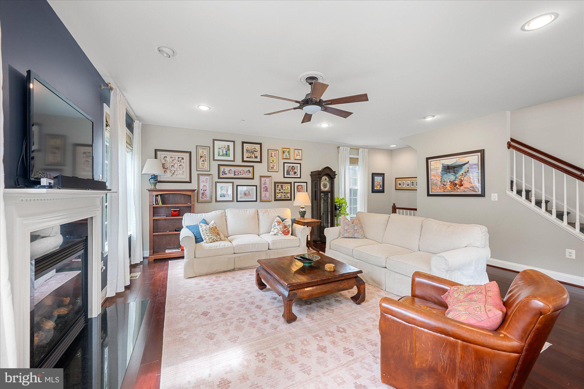 CHEVY CHASE HILLS - Residential