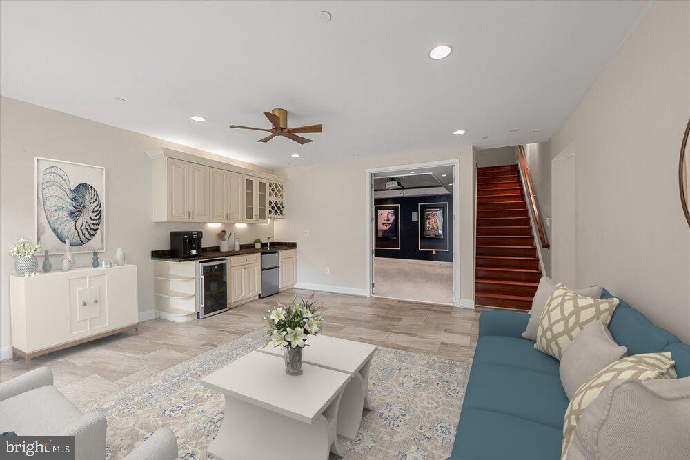 CHEVY CHASE HILLS - Residential