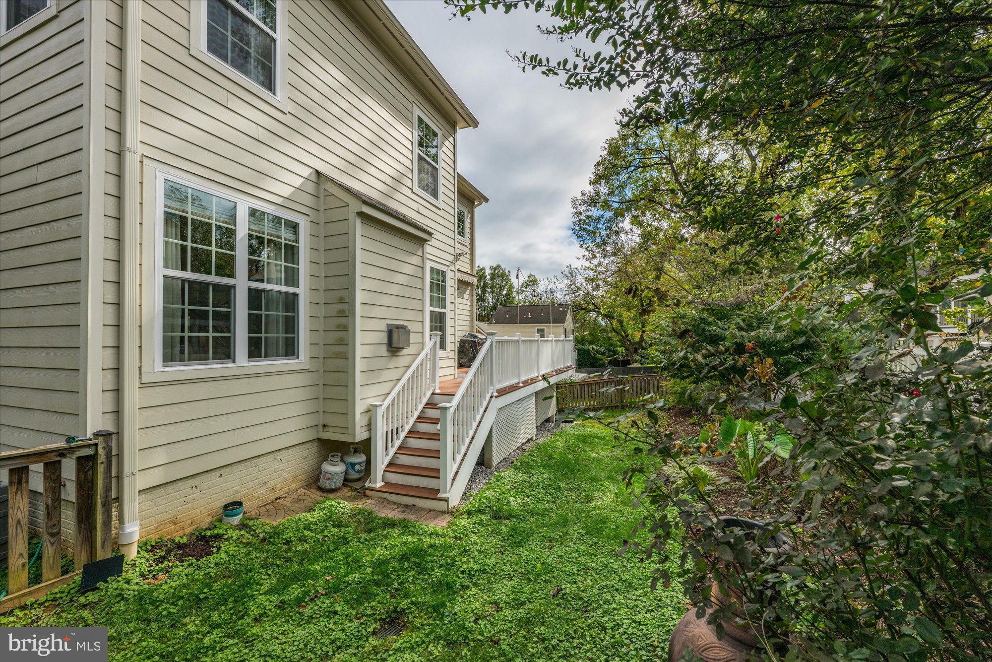 CHEVY CHASE HILLS - Residential