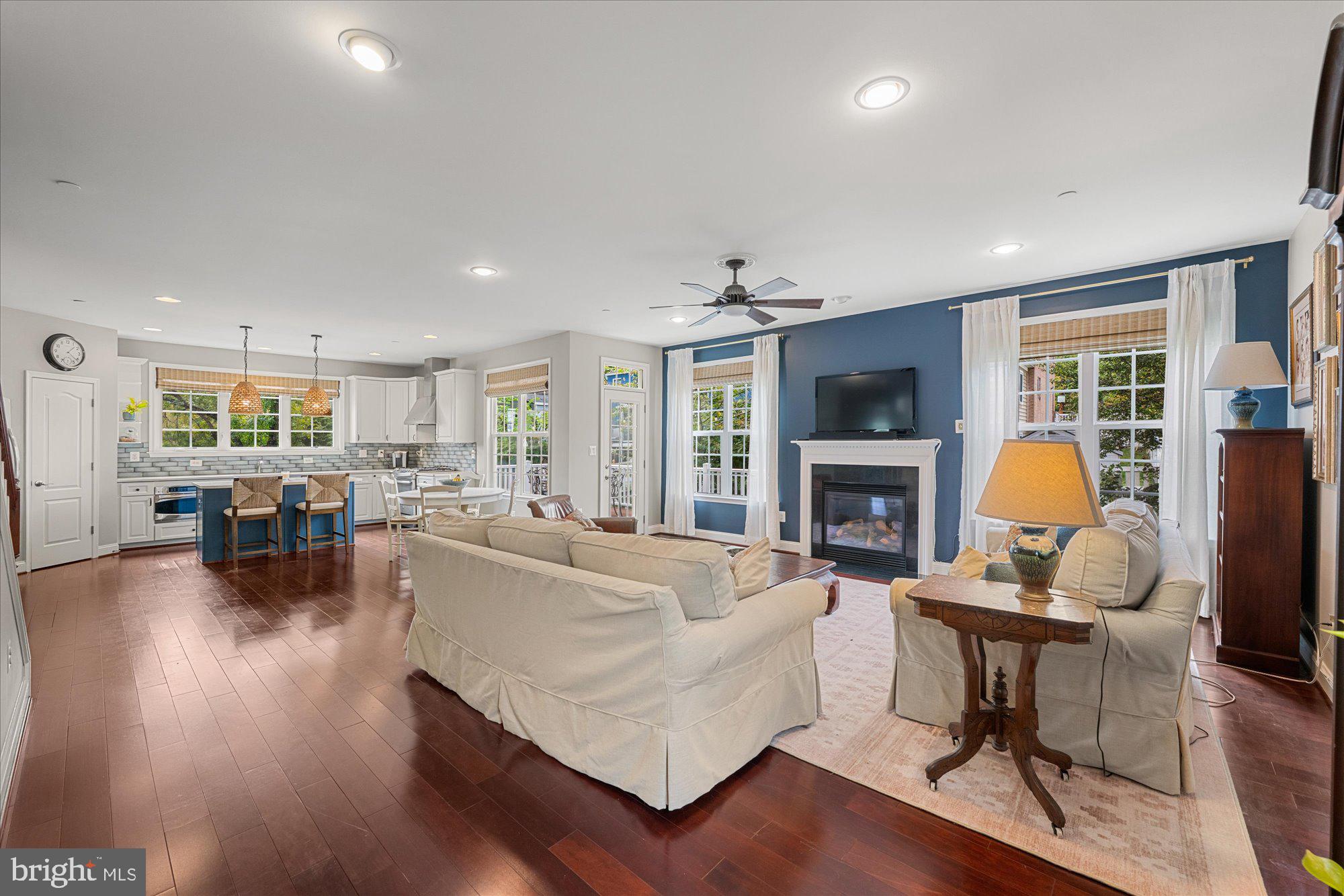 CHEVY CHASE HILLS - Residential