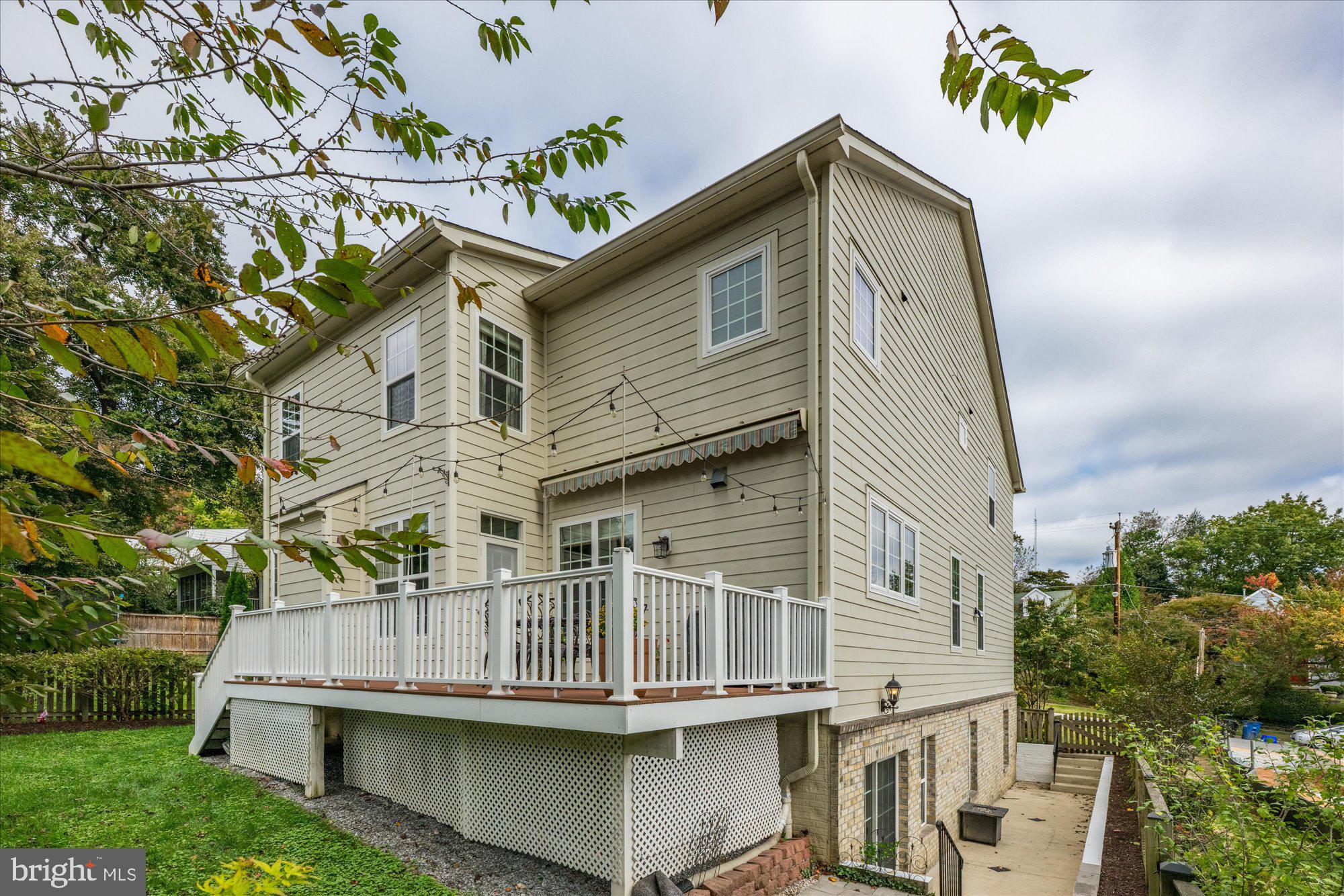 CHEVY CHASE HILLS - Residential