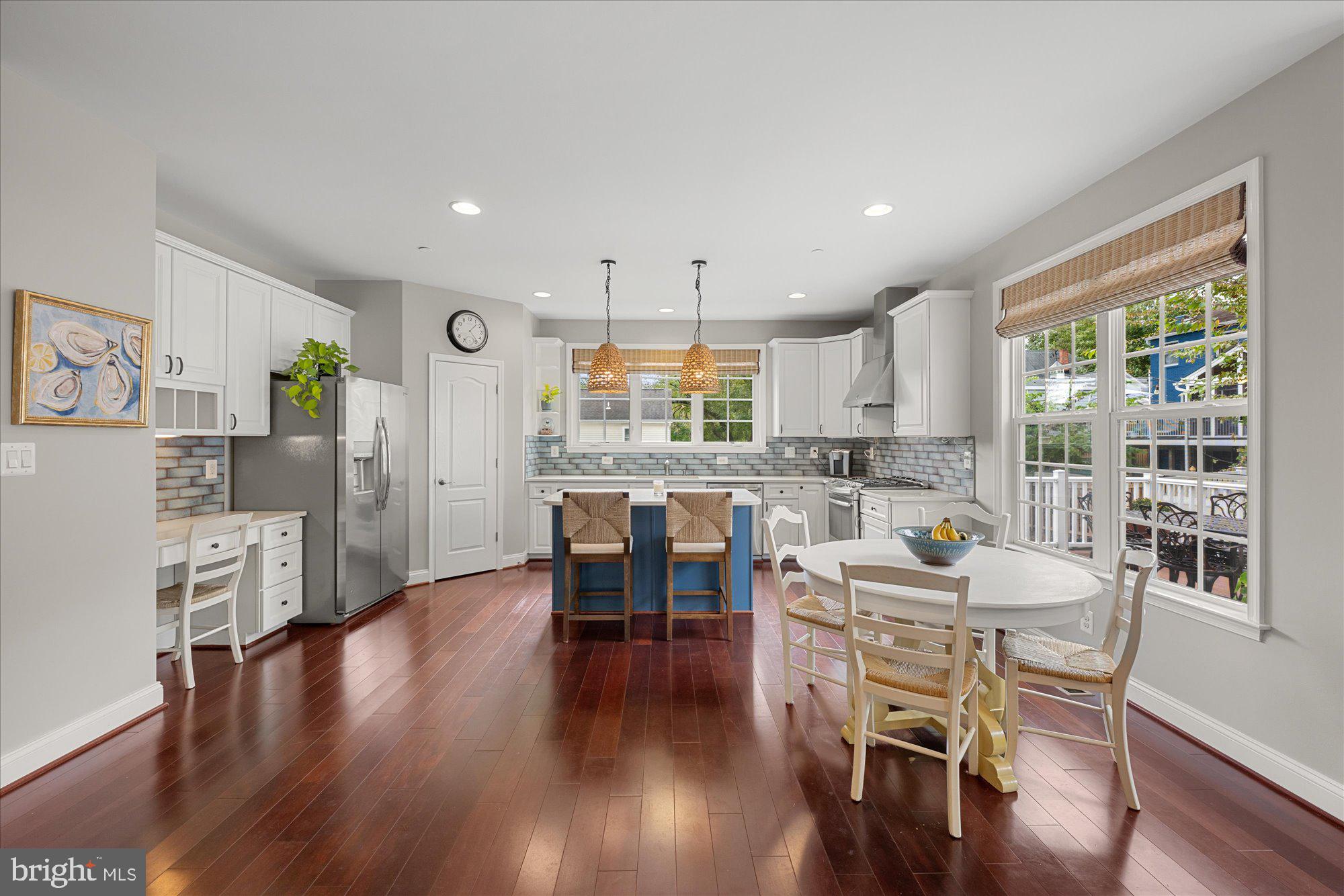 CHEVY CHASE HILLS - Residential