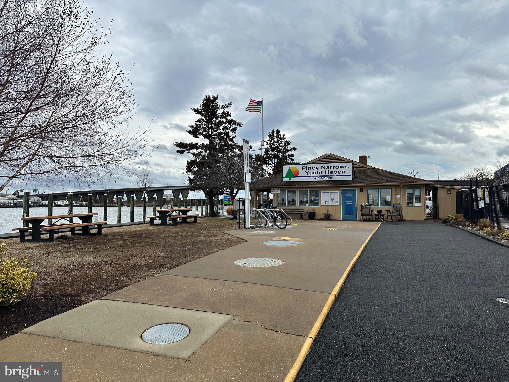 PINEY NARROWS - Residential