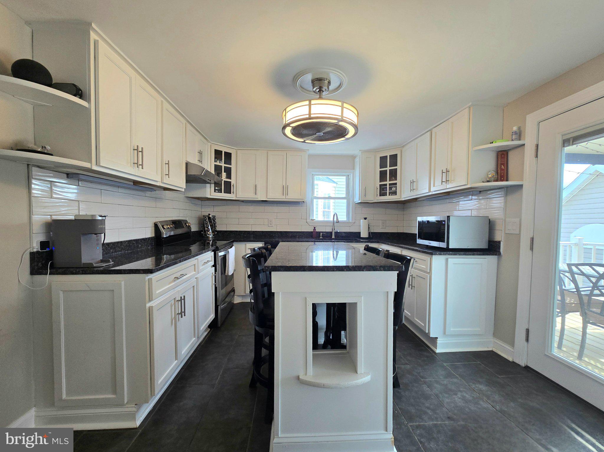 8206 W END DRIVE W