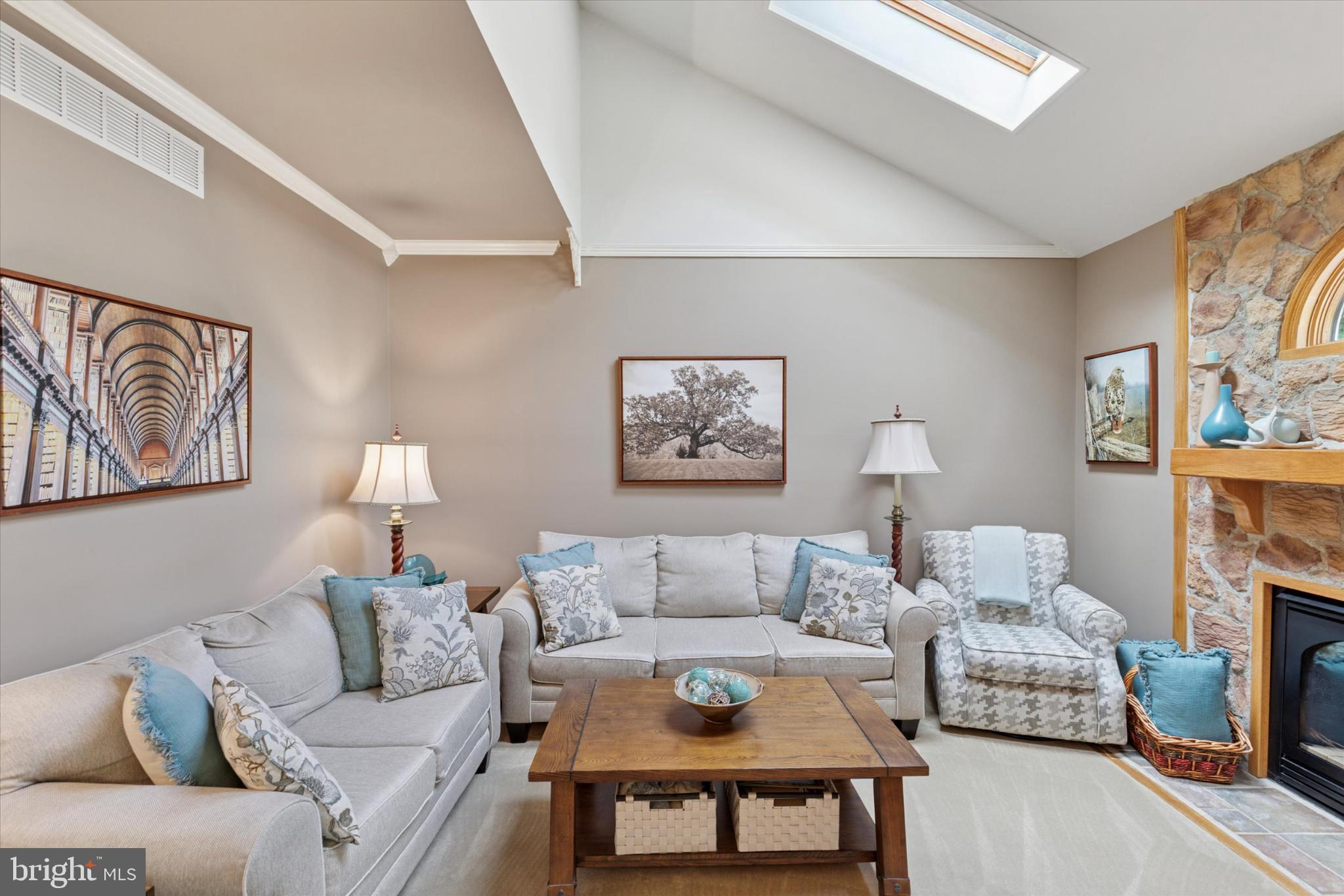 HIDDEN POND - Residential