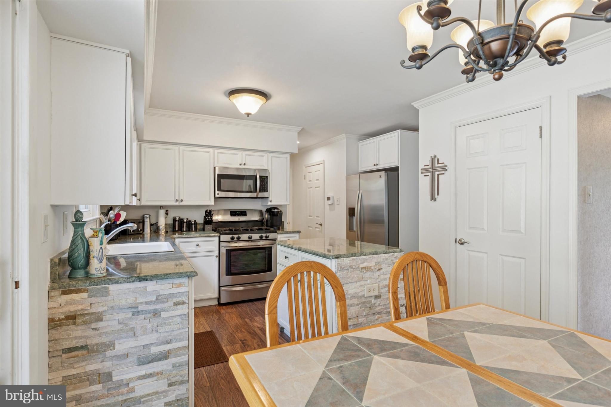 HIDDEN POND - Residential