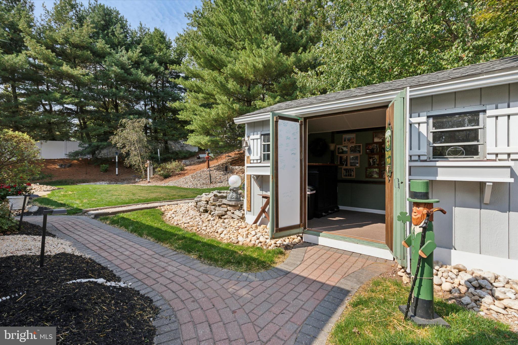 HIDDEN POND - Residential
