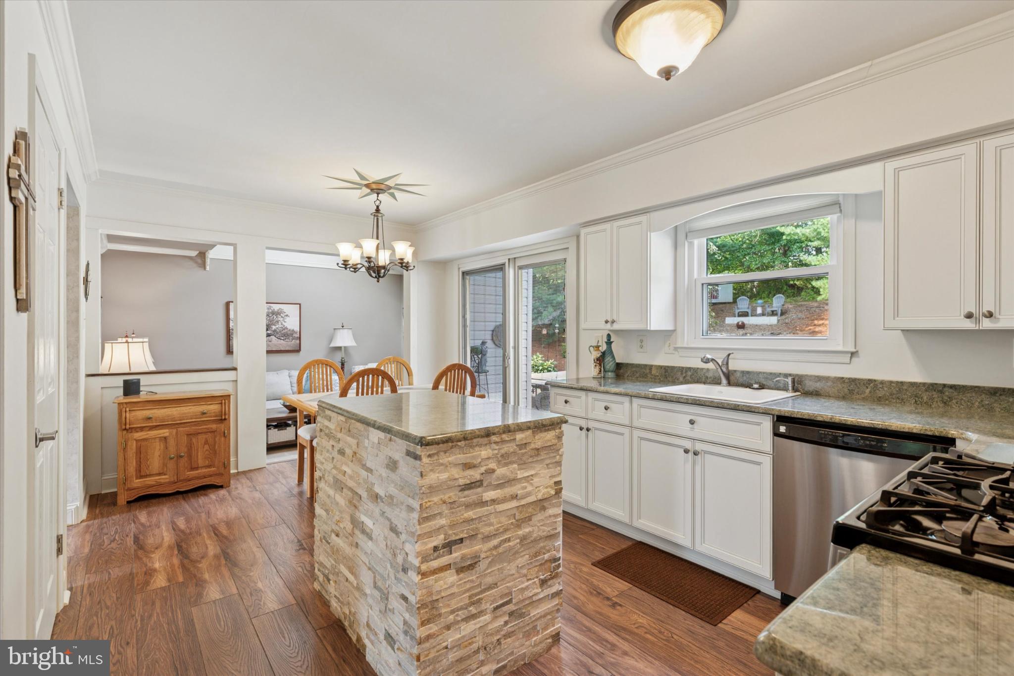 HIDDEN POND - Residential