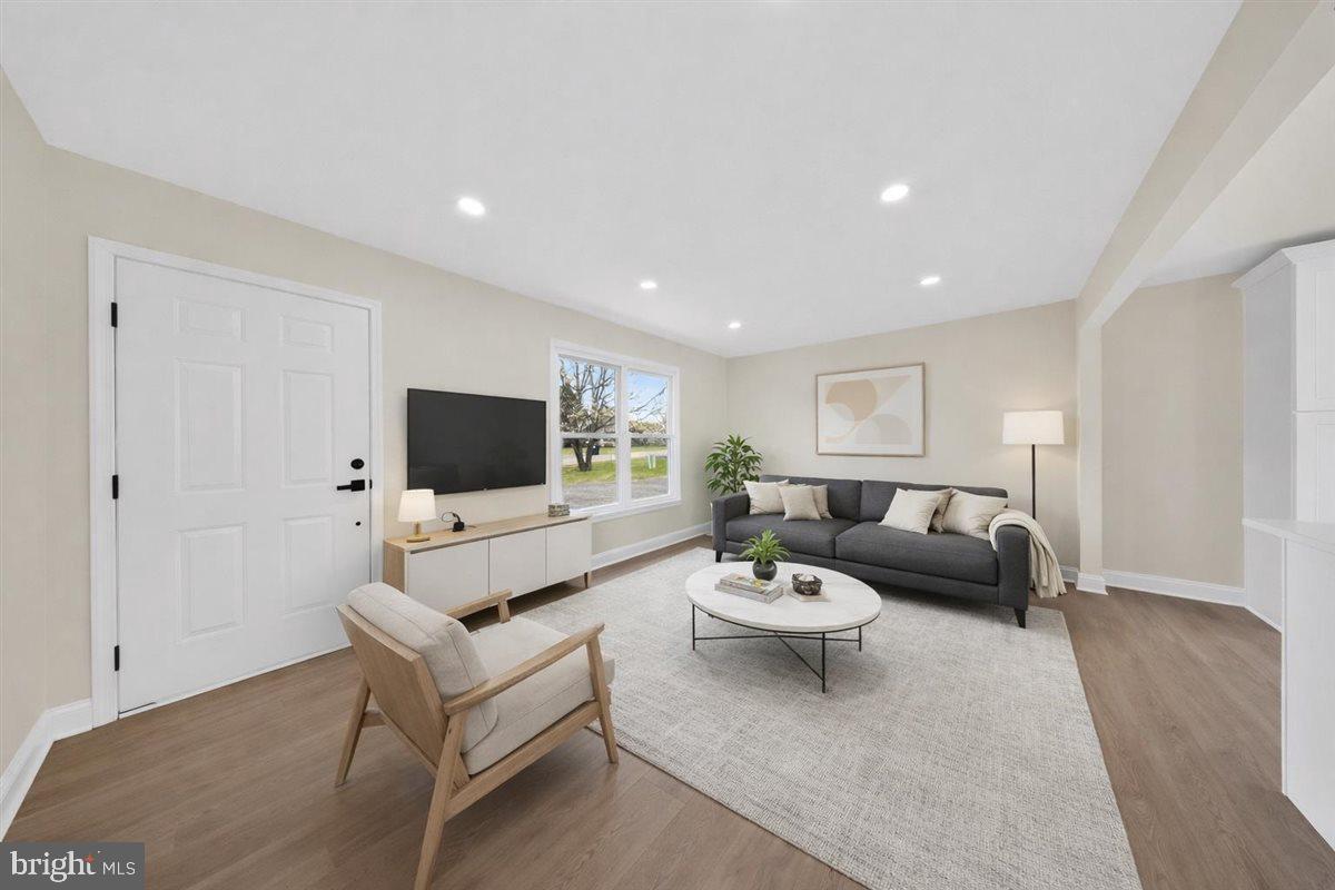 HOLLAND ACRES - Residential