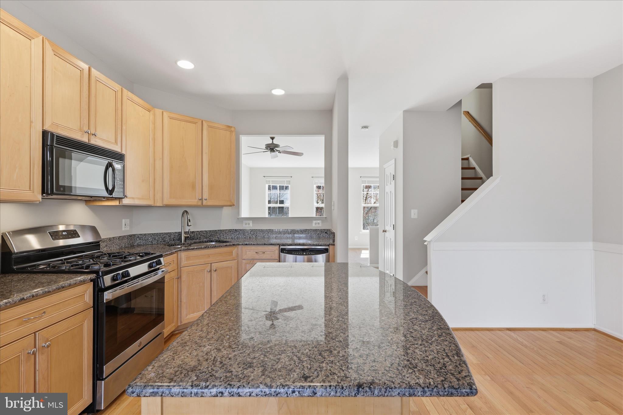 SIGNATURE AT BROADLANDS - Residential