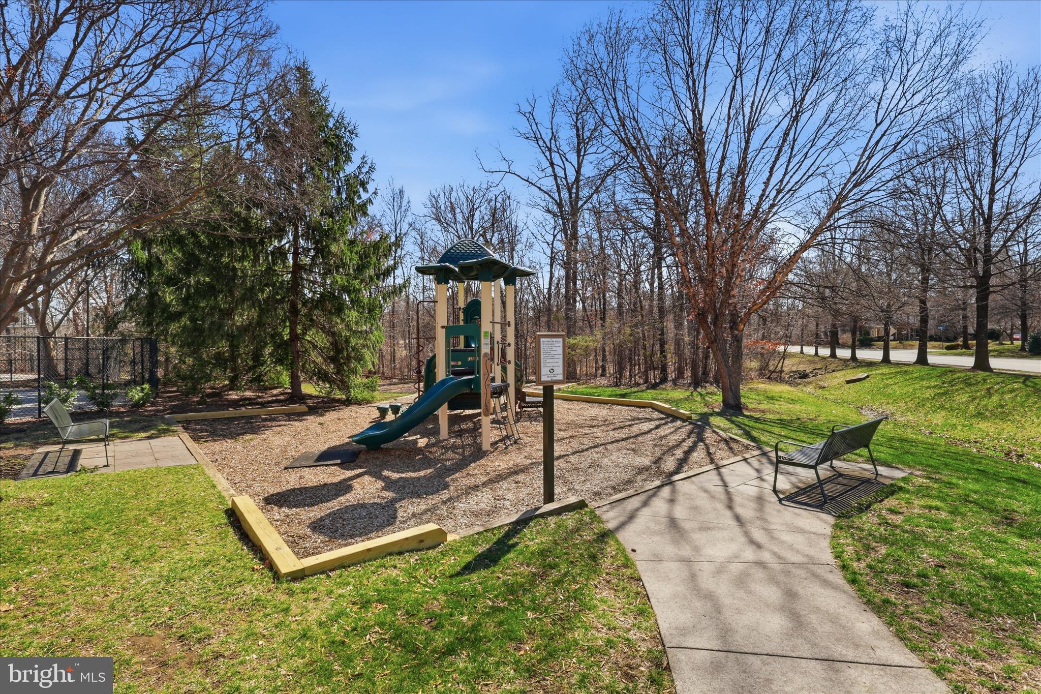 SIGNATURE AT BROADLANDS - Residential