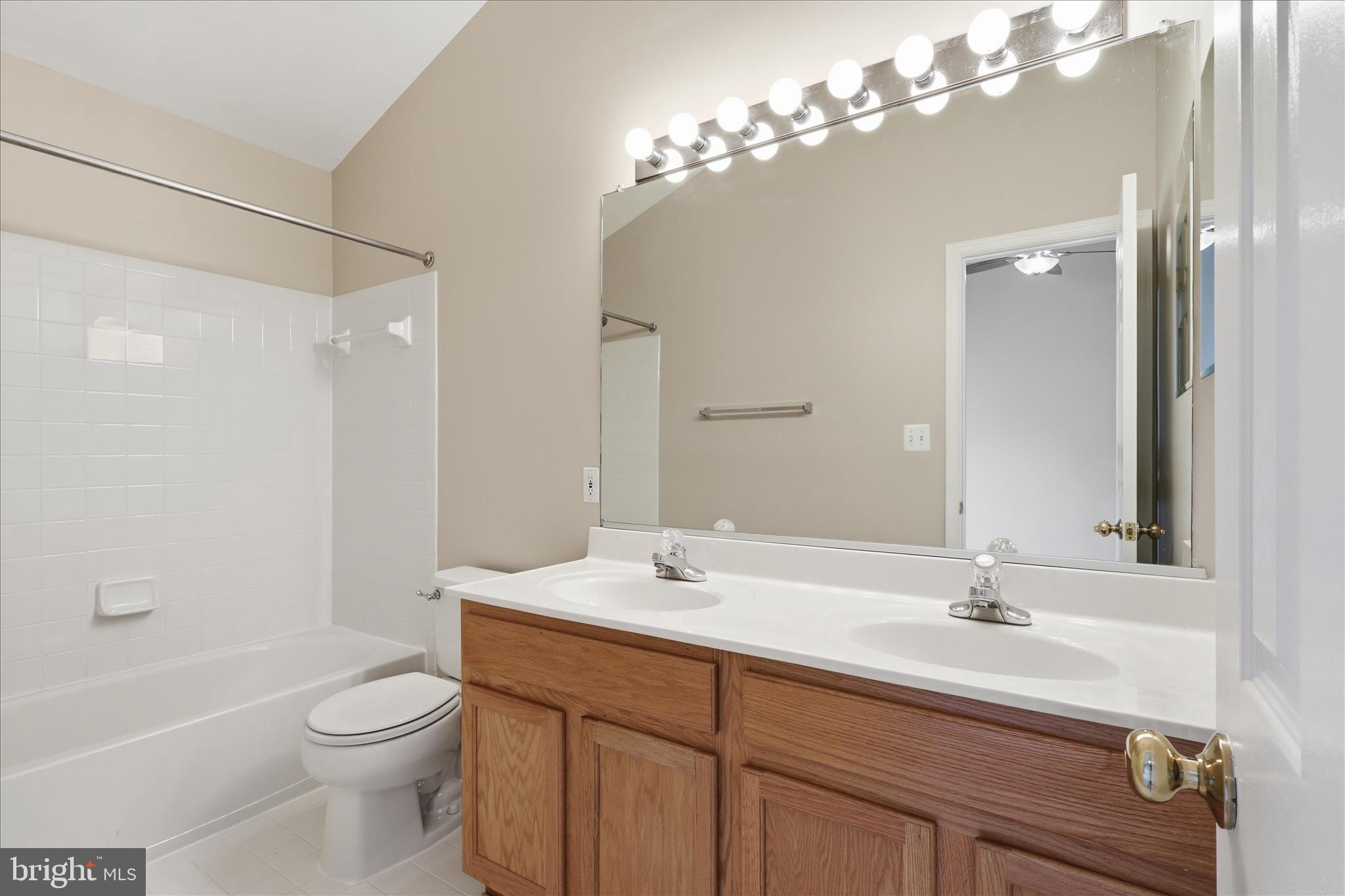 SIGNATURE AT BROADLANDS - Residential