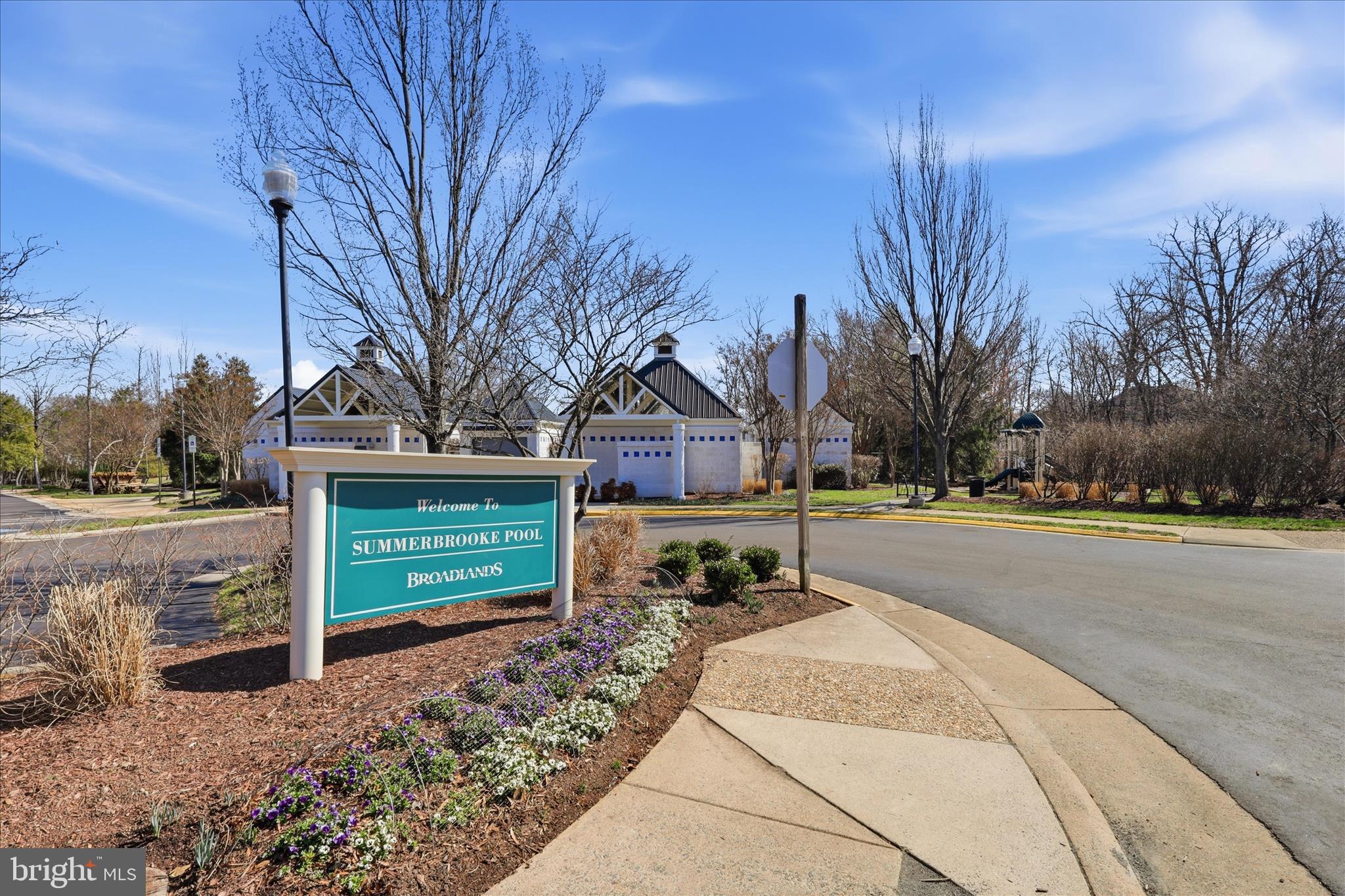 SIGNATURE AT BROADLANDS - Residential