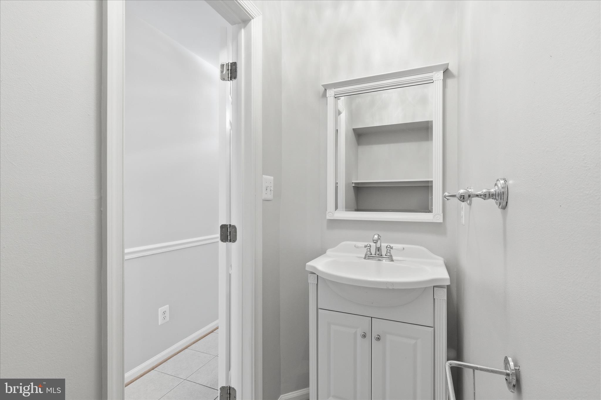 SIGNATURE AT BROADLANDS - Residential