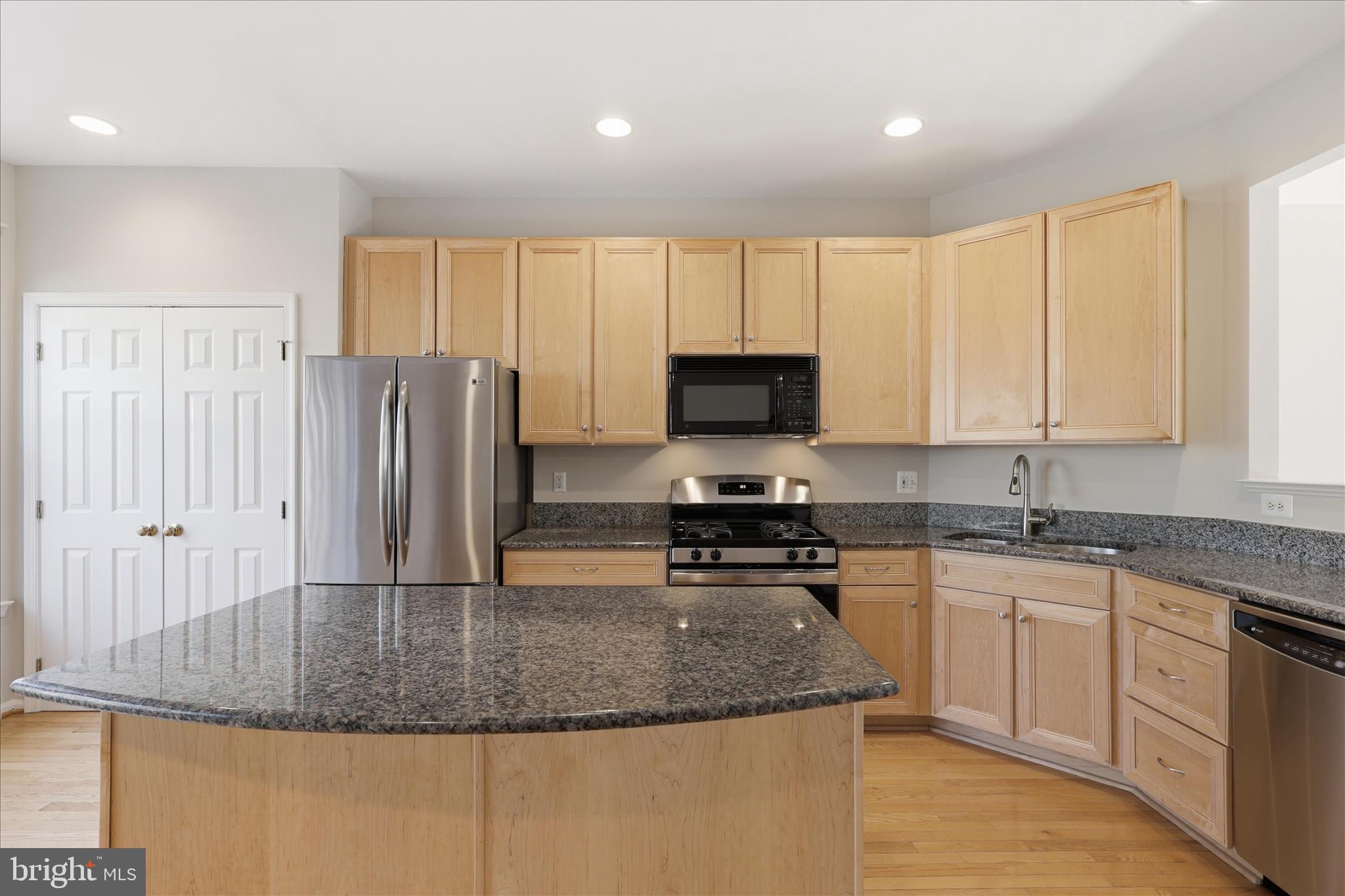 SIGNATURE AT BROADLANDS - Residential