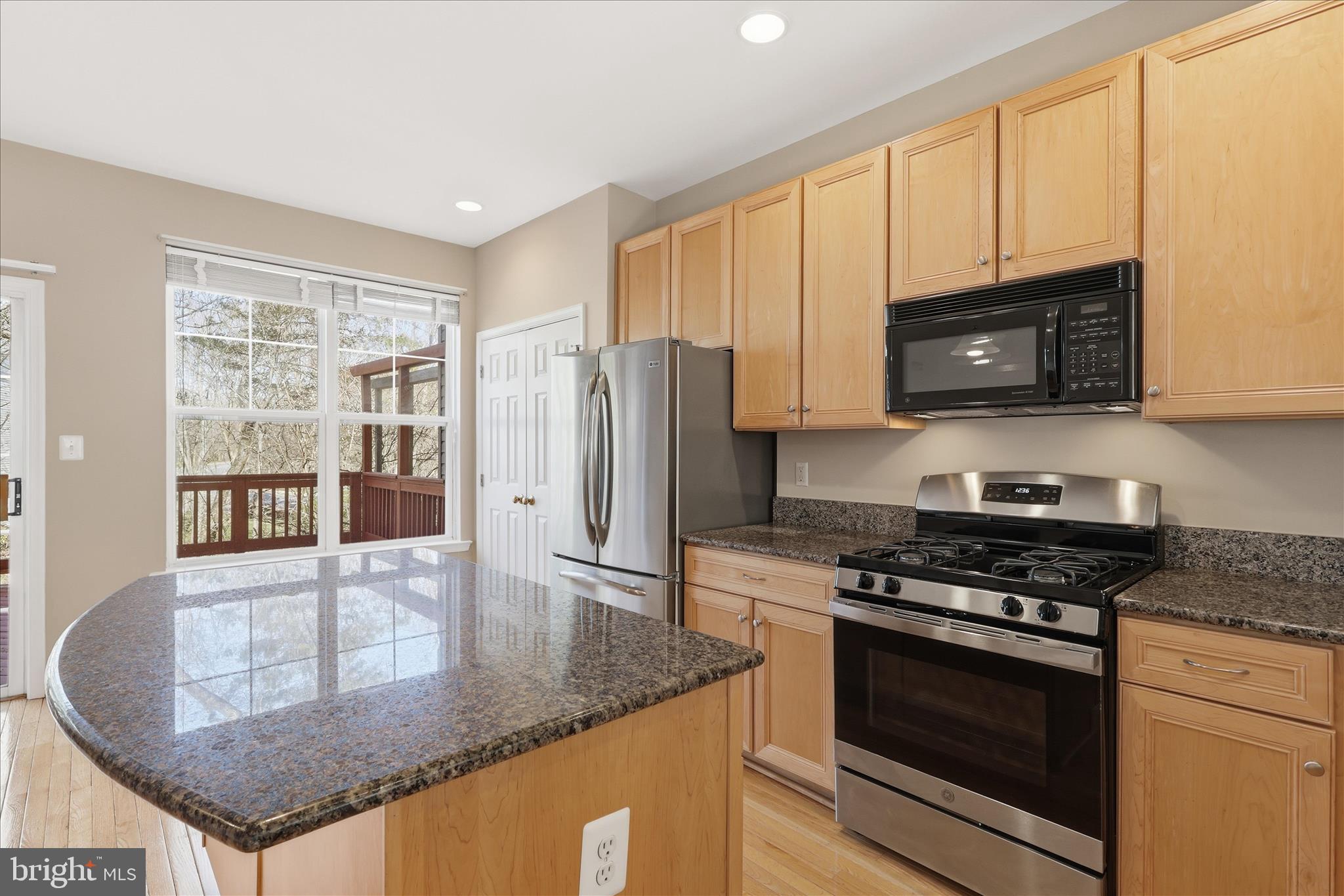 SIGNATURE AT BROADLANDS - Residential