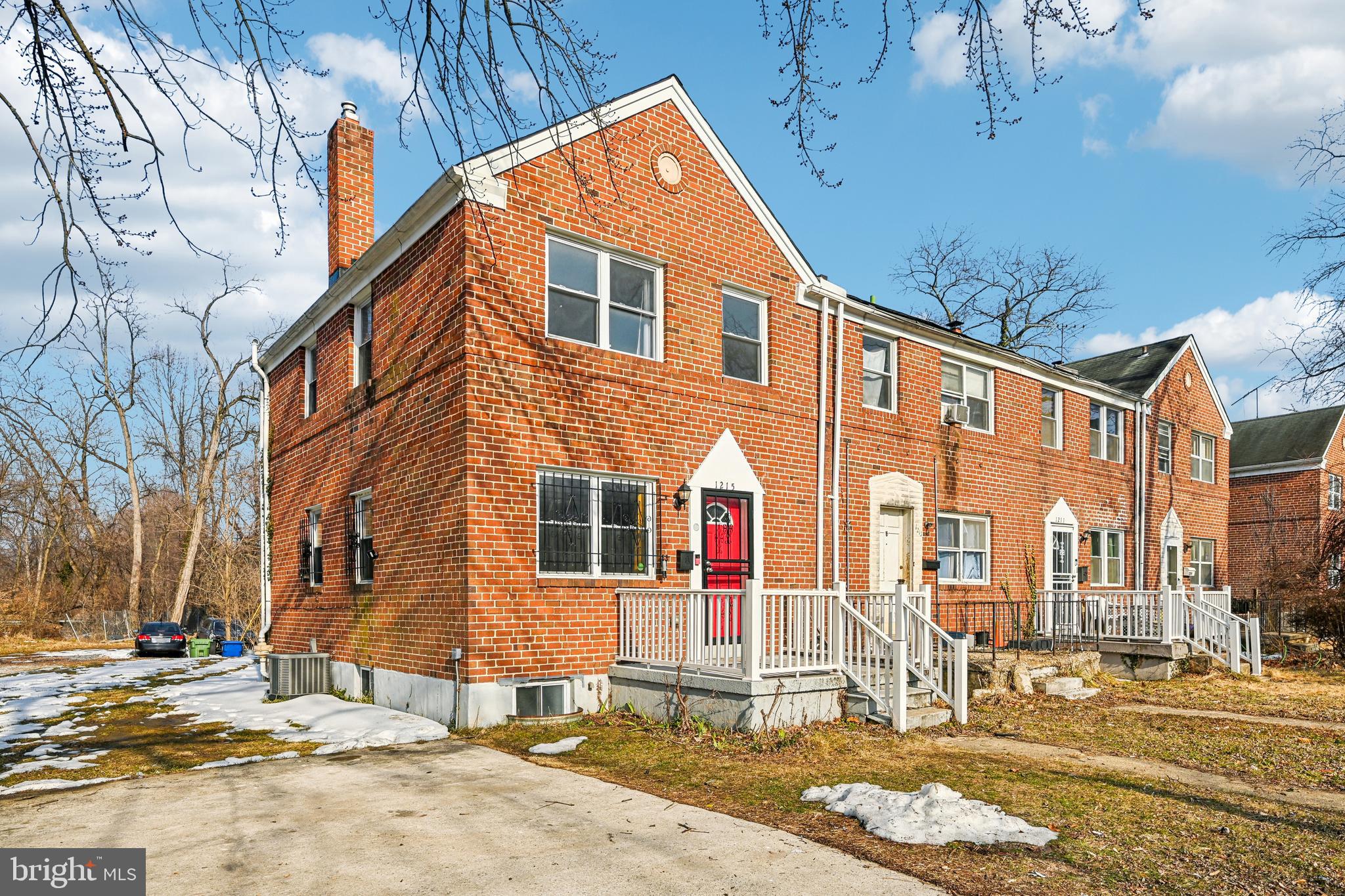 TEN HILLS - Residential