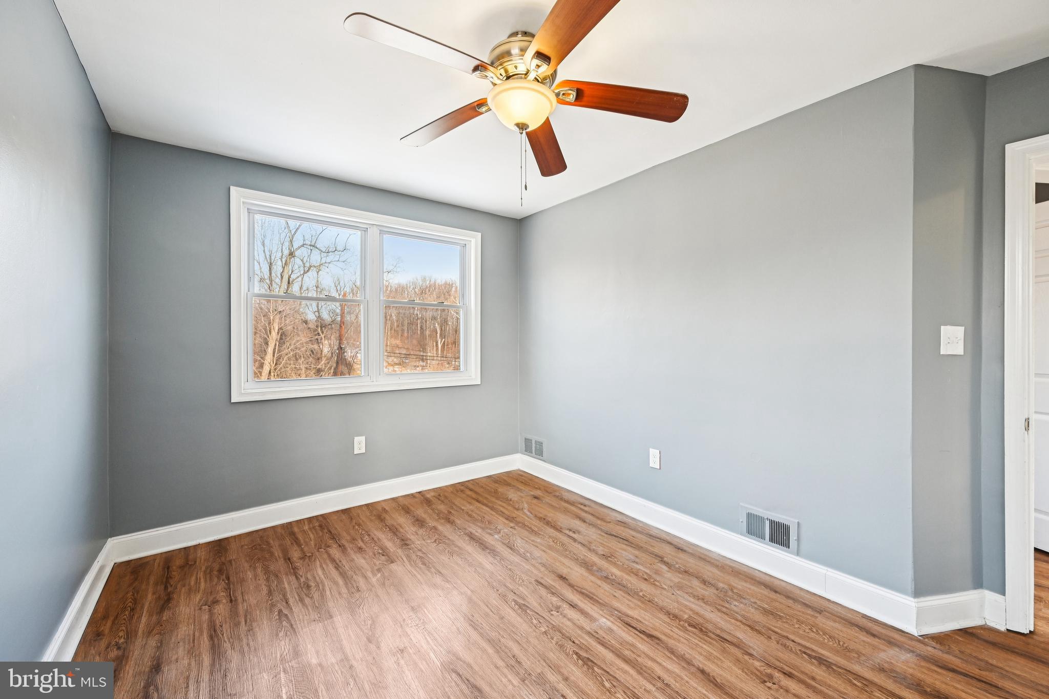 TEN HILLS - Residential