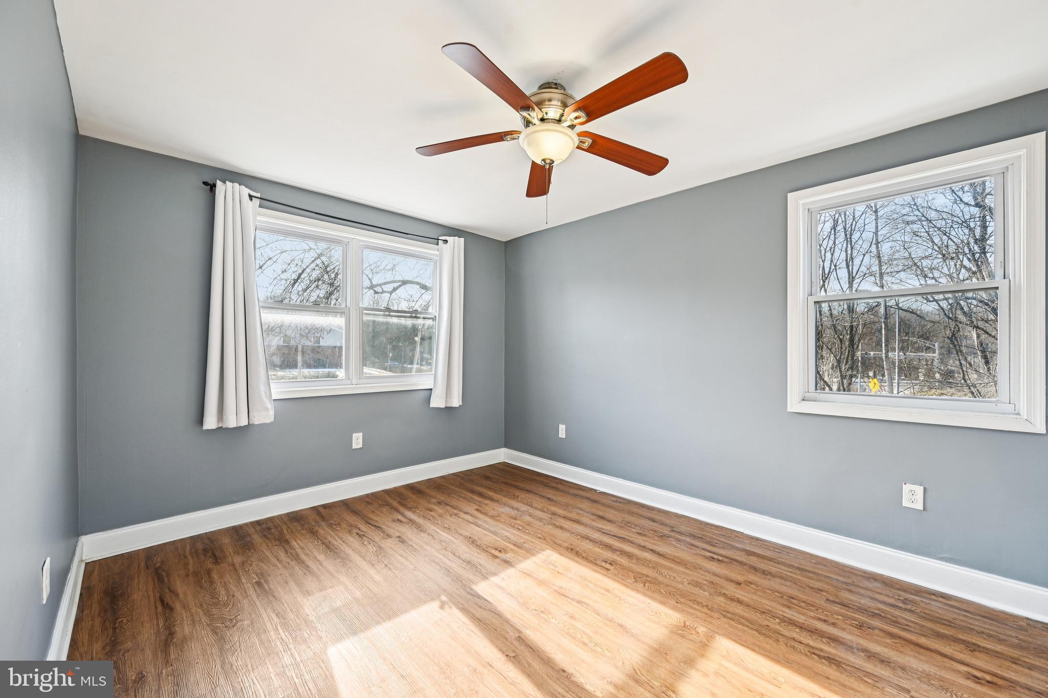 TEN HILLS - Residential