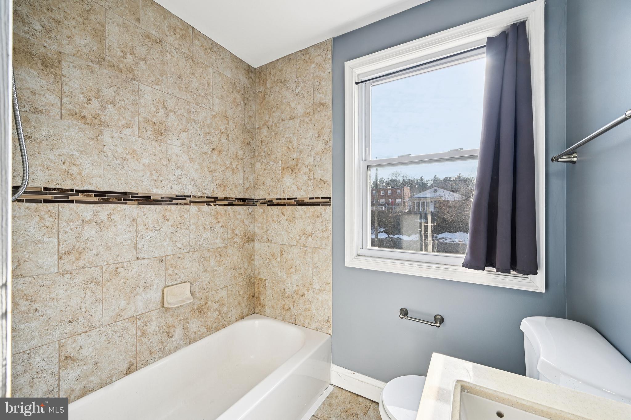 TEN HILLS - Residential