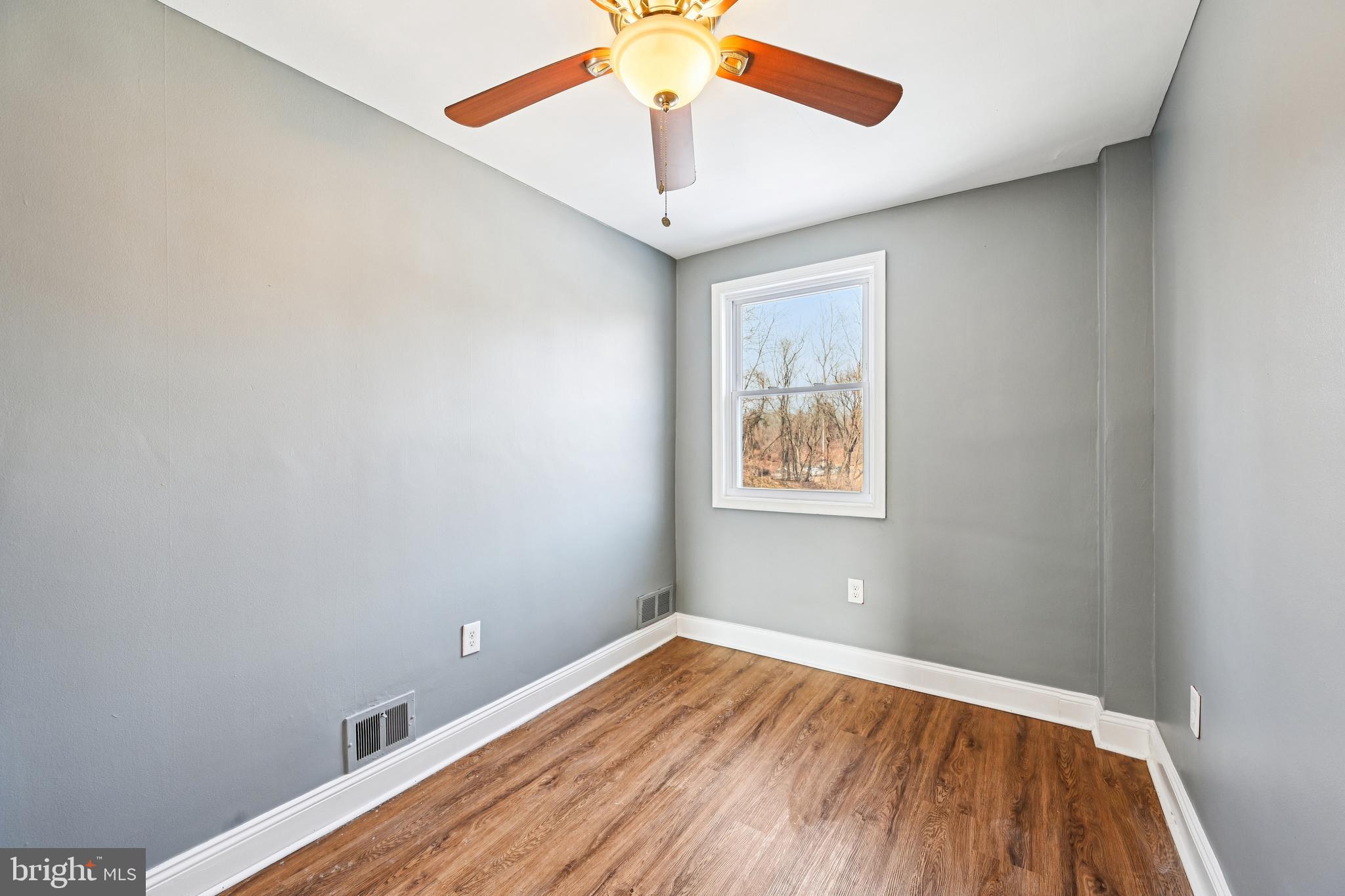 TEN HILLS - Residential