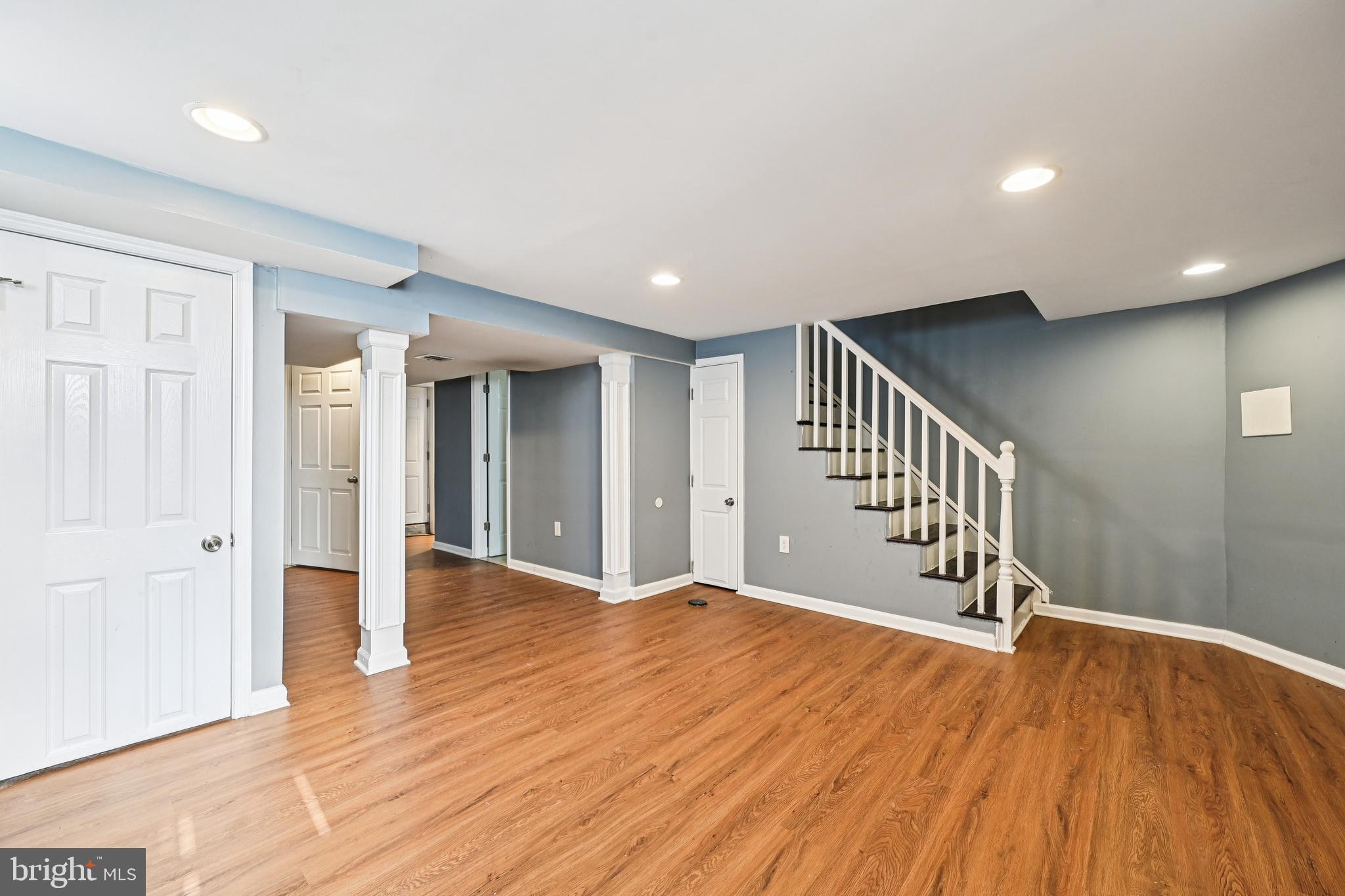 TEN HILLS - Residential