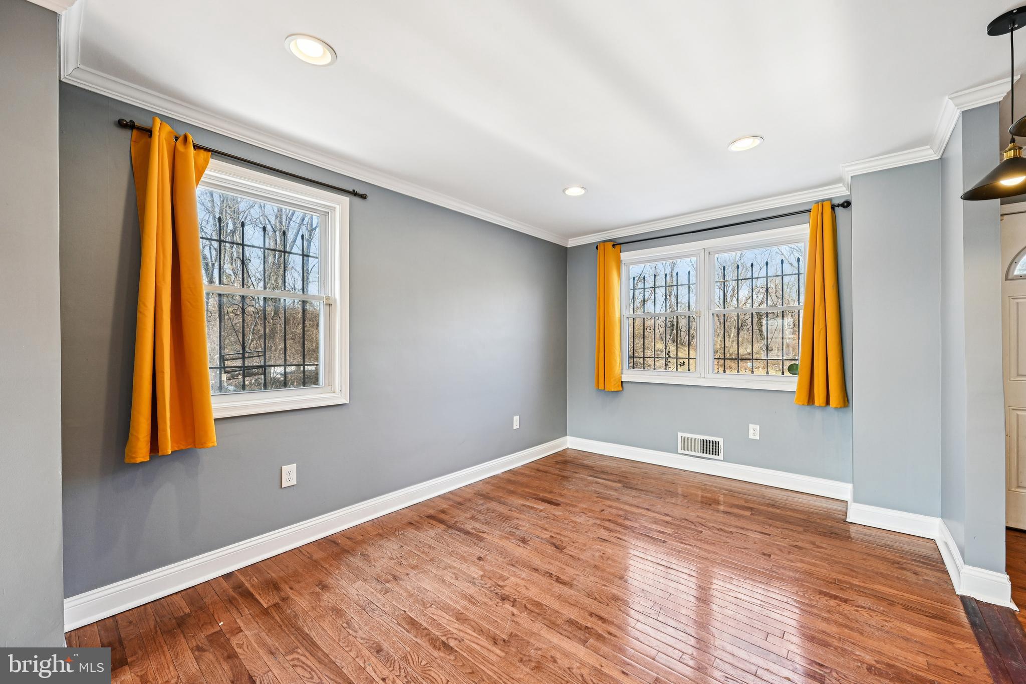 TEN HILLS - Residential