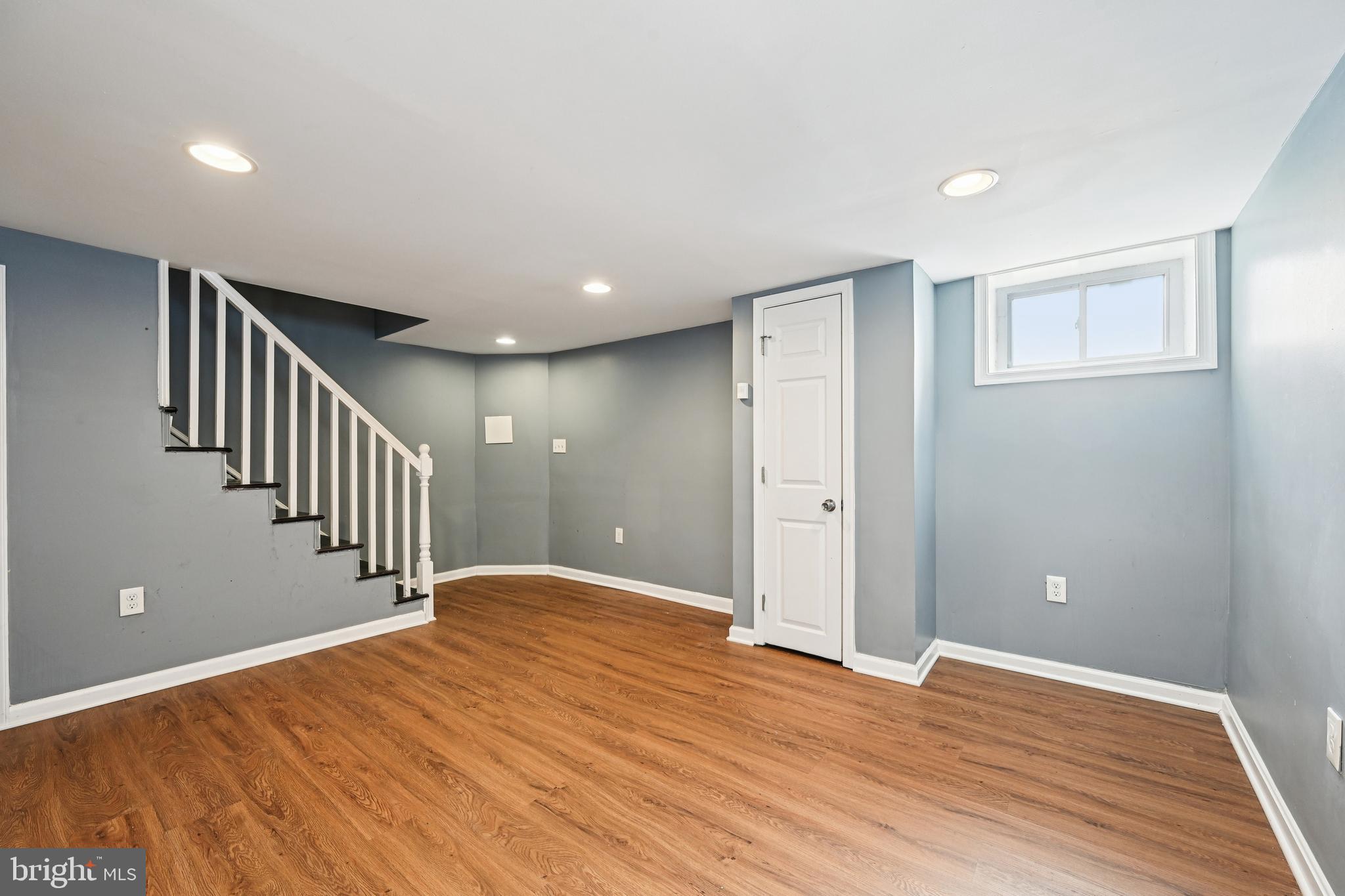 TEN HILLS - Residential