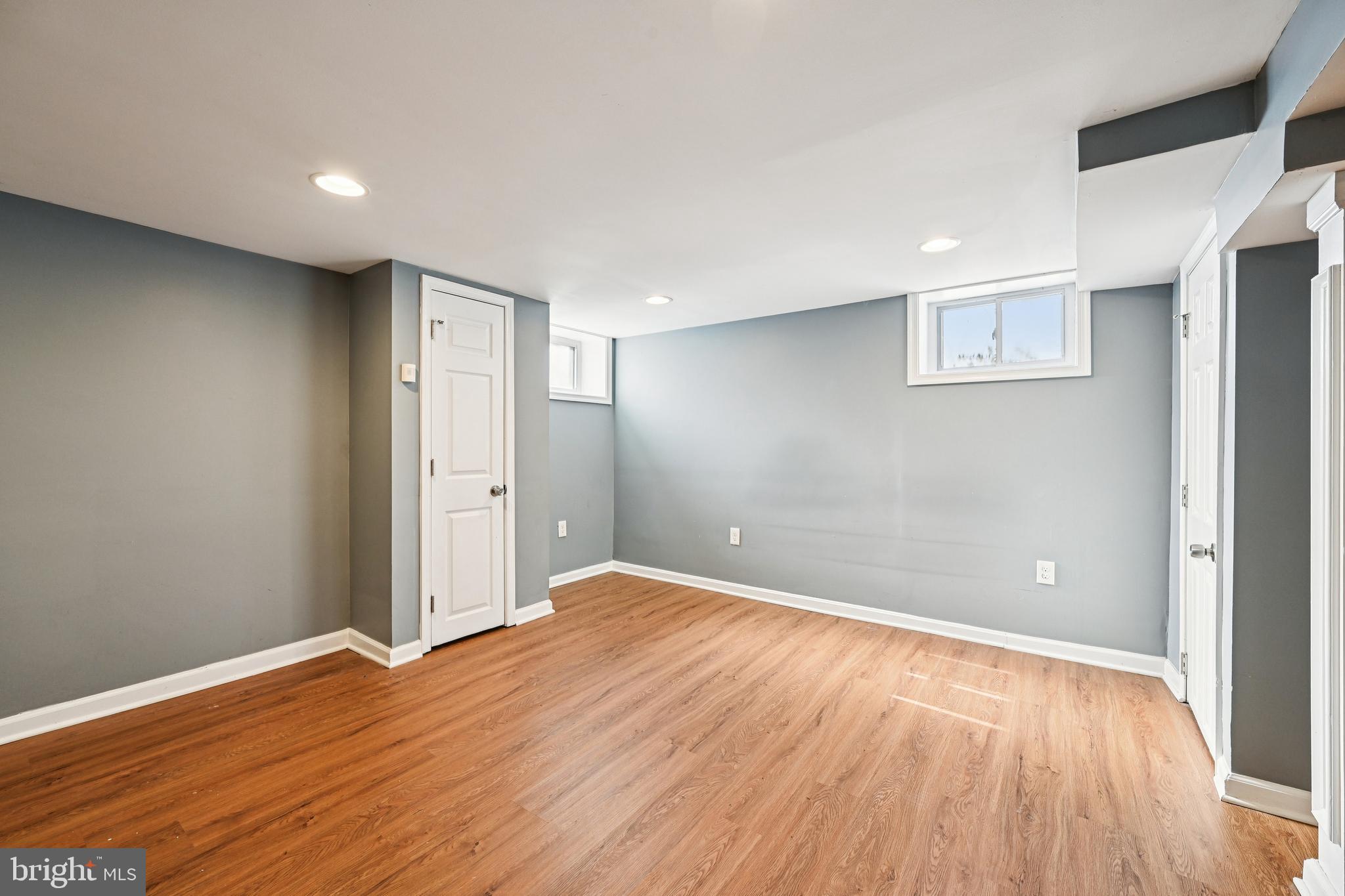 TEN HILLS - Residential