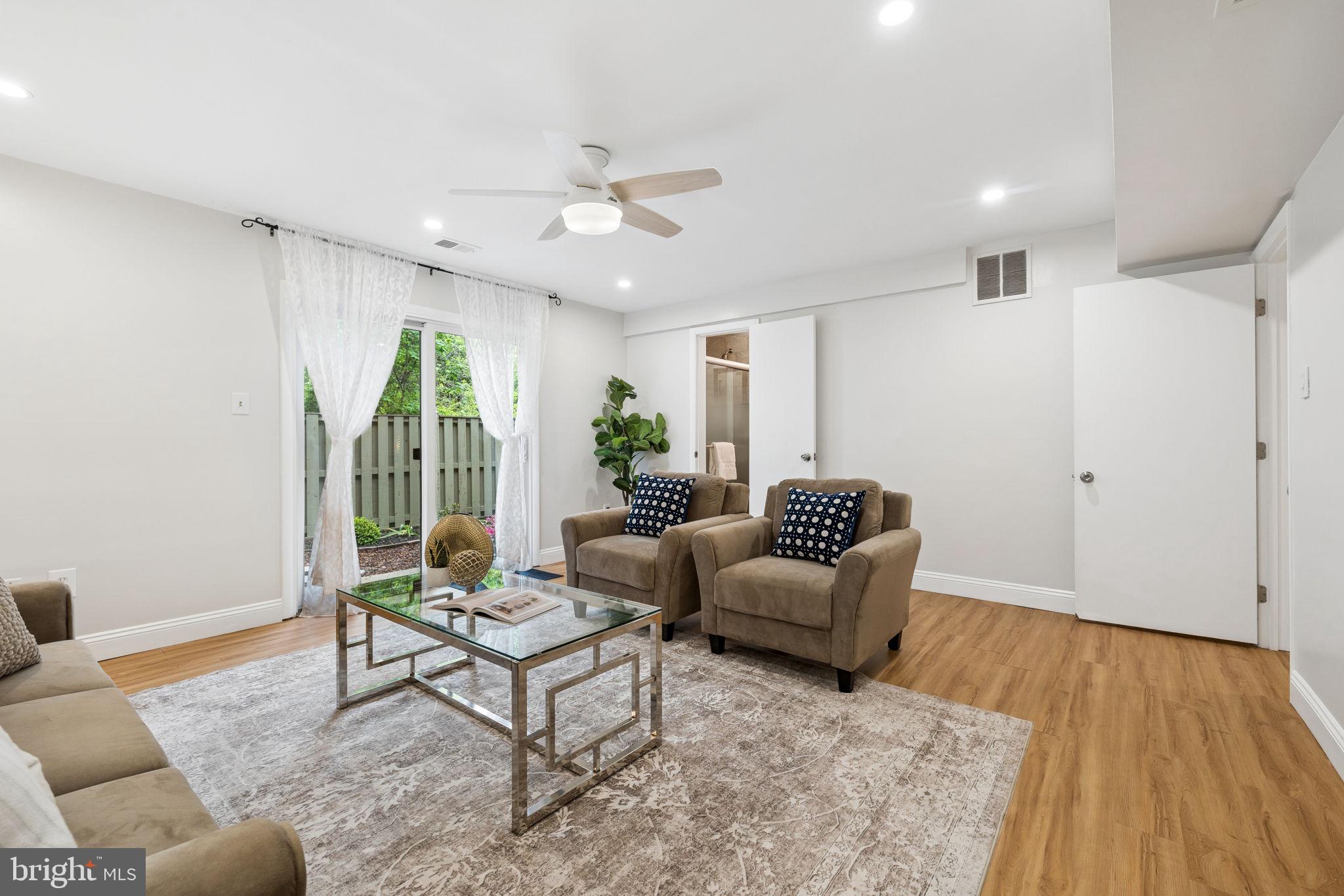 RESTON - Residential