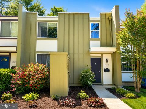Photo of 11172 Forest Edge Drive, RESTON, VA 20190 (MLS # VAFX2291106)