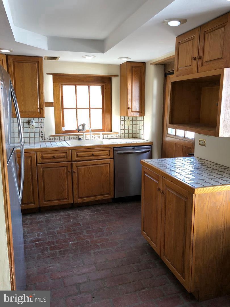 GLADWYNE - Residential Lease